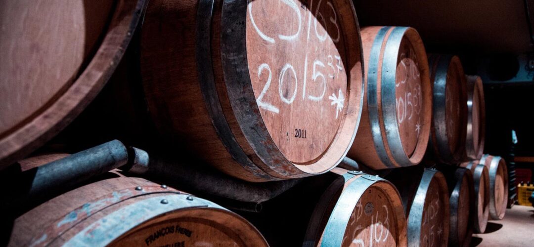¿Por qué los vinos envejecen en barril de roble?
